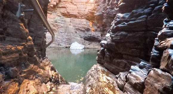 Handrail pool Karijini