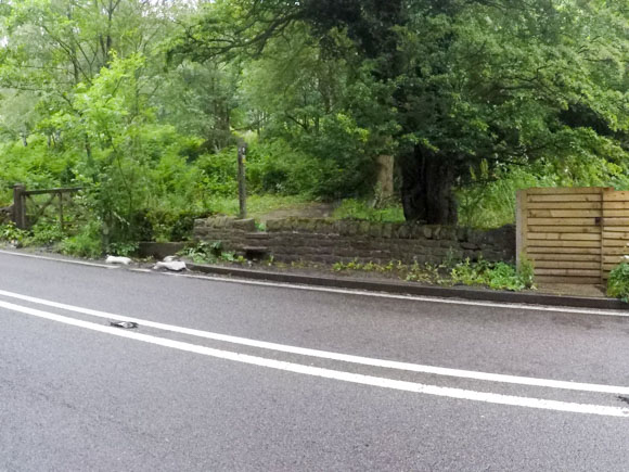 A621 crossing to Gardoms Edge